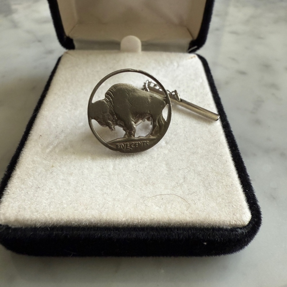 Silver Buffalo lapel Pin
